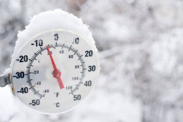 Thermometer im Schnee